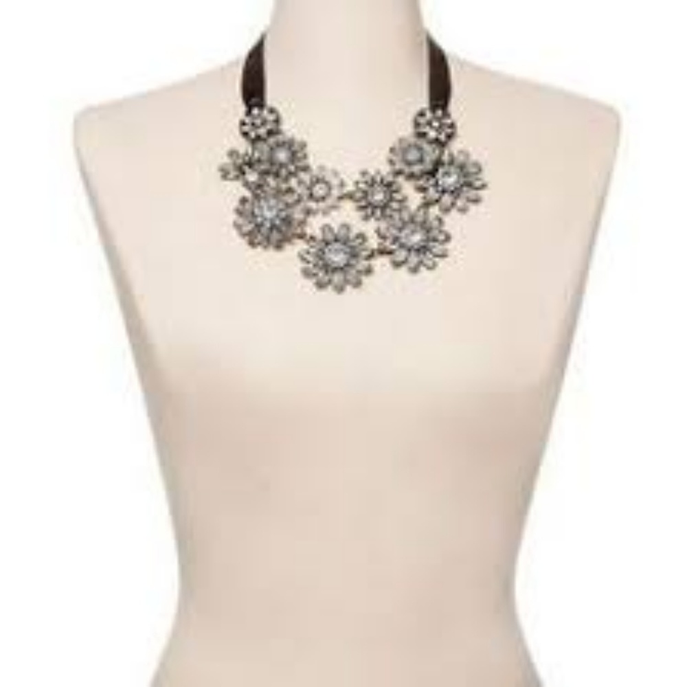 Crystal Floral Srarement Necklace